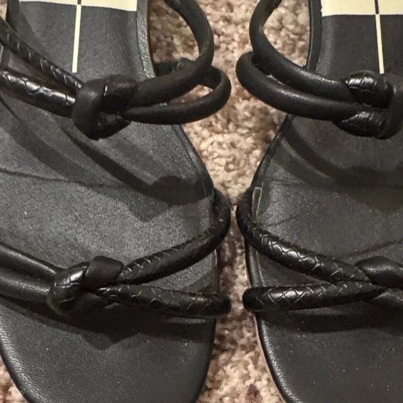 Dolce Vita Black Strappy Sandals Size 8 - Picture 2 of 4